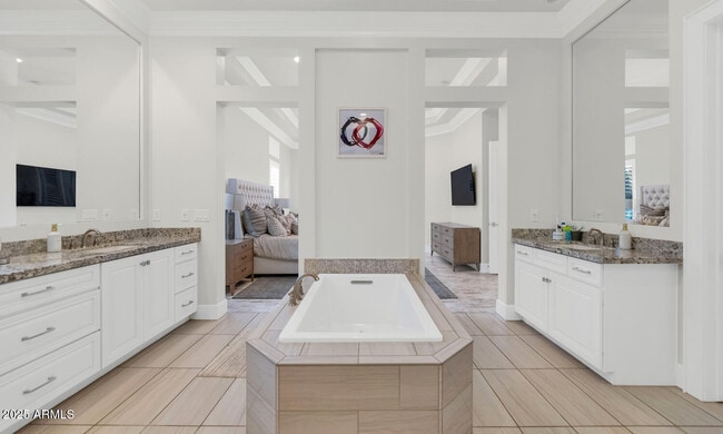 Building Photo - 5413 E Juniper Cyn Dr