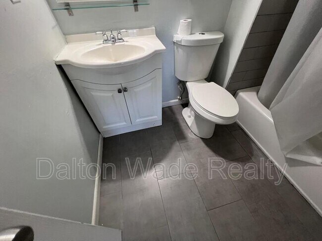 Building Photo - 2095 Sunset Point Rd