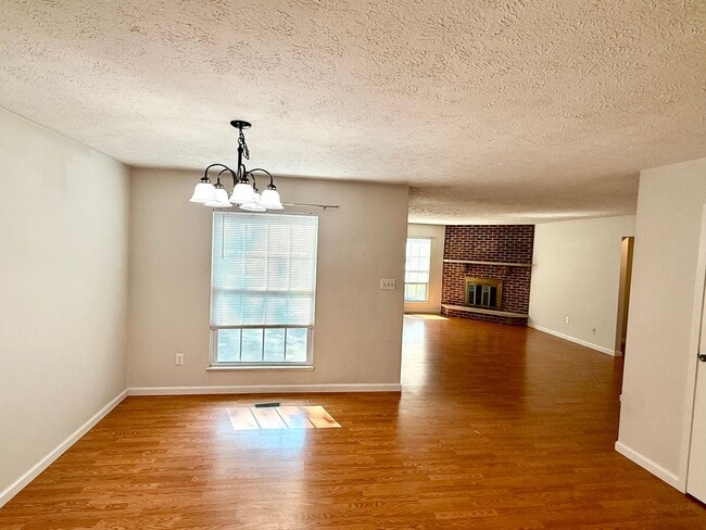 Building Photo - 2 BEDRM CONDO AVAILABLE NOW! MONTHLY RENT ...