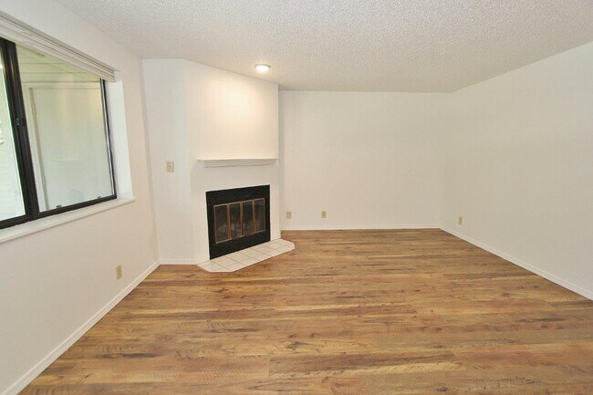 Building Photo - 3695 S Gekeler Ln