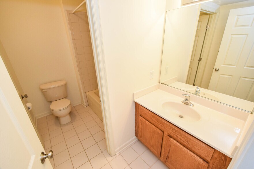 Building Photo - 67 Chelsea Ct