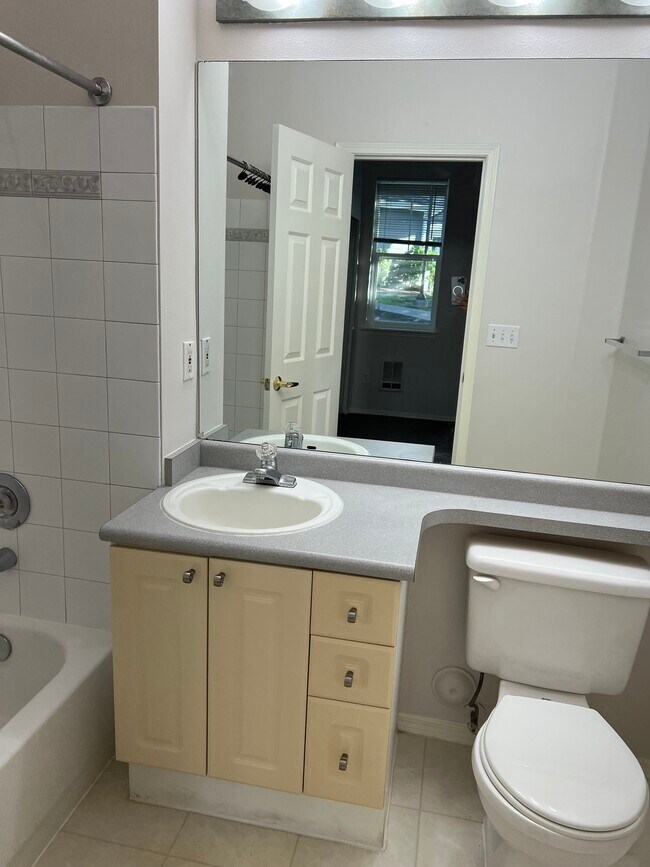 Building Photo - 16125 Juanita Woodinville Way NE