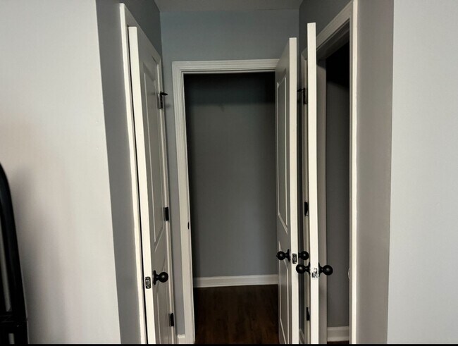 Building Photo - 516 Brawley St