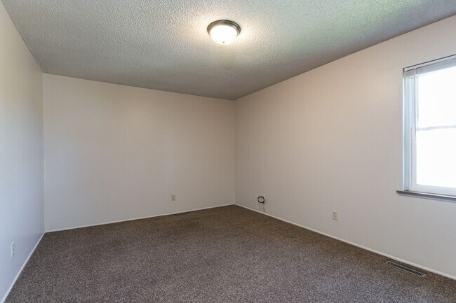 Building Photo - Blending Relaxation & Sophistication Creat...