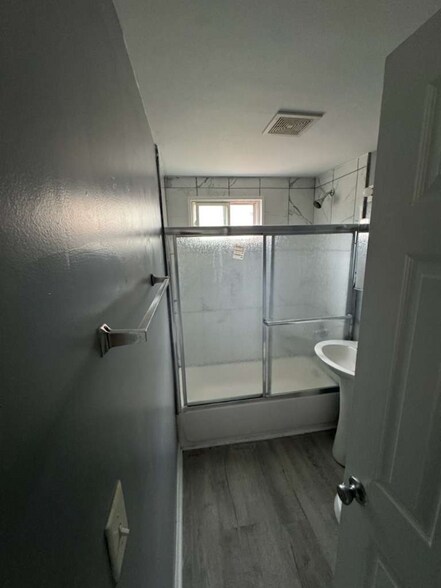 Building Photo - 201 Chandler Dr