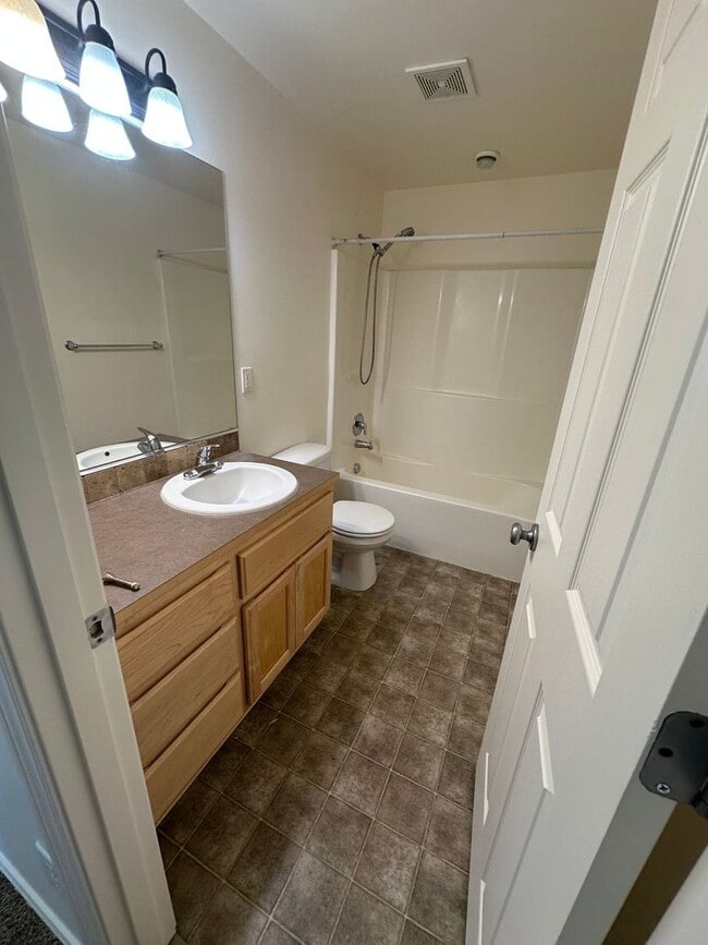 Building Photo - Spacious 4 Bedroom, 3 Bath Home with Fence...