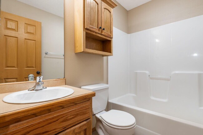 Building Photo - 717-719 E Watermill Cir