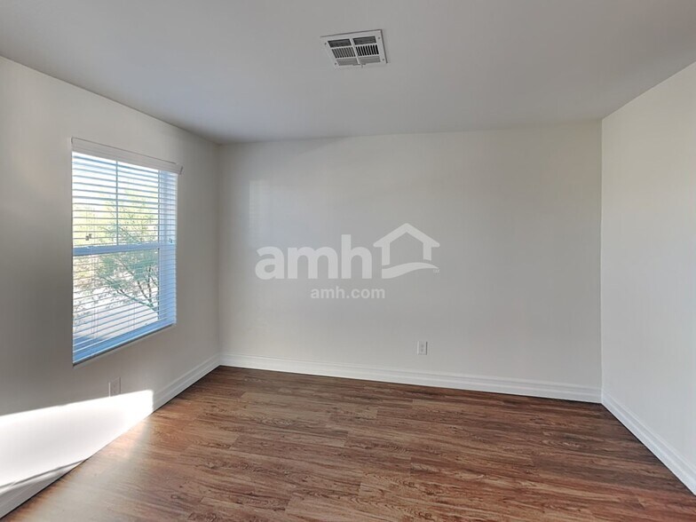 Building Photo - 9875 S Eastern Ave