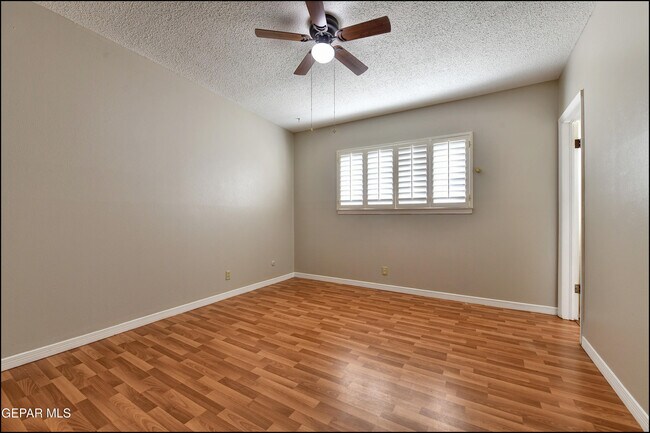 Building Photo - 5108 Paris Ave