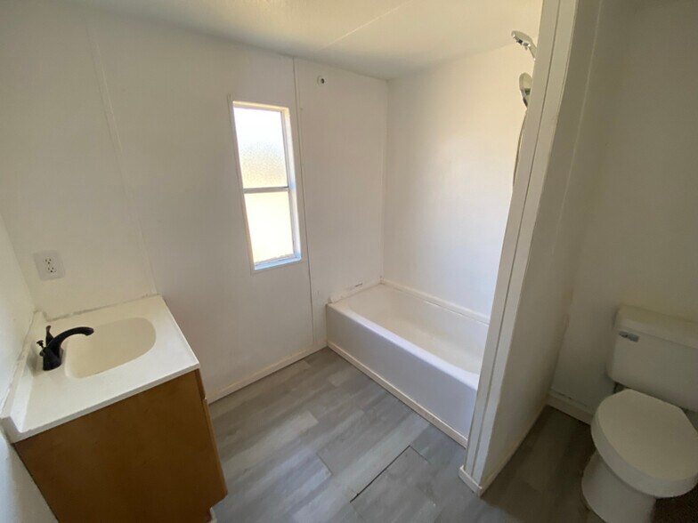 Building Photo - 313 Amy St