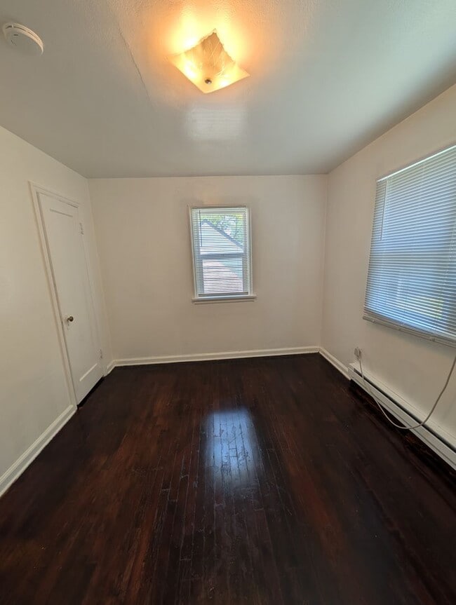 Building Photo - 428 S 10th Ave