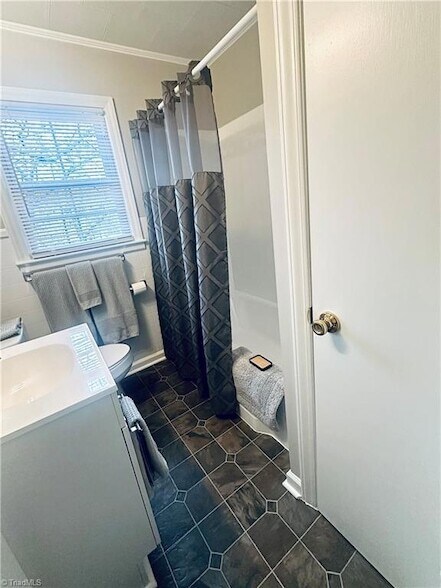 Building Photo - 918 Harris St