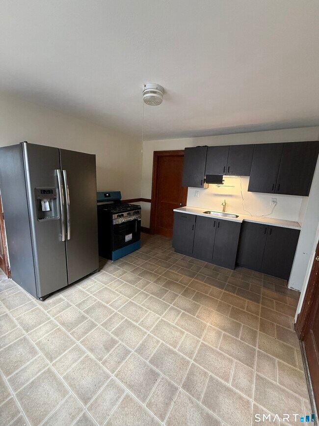 Building Photo - 36 Oakwood Ave