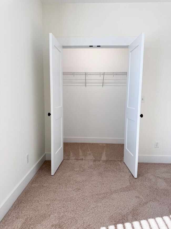 Building Photo - 2-Bedroom with Flex Room, Pool, and Pickleball Court in Cookeville