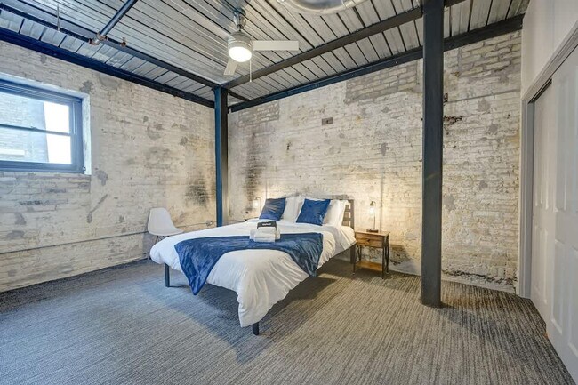 Building Photo - 1011 W Juneau Ave