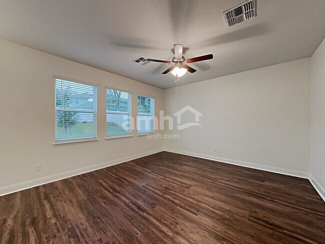 Building Photo - 945 Heavenly Drive