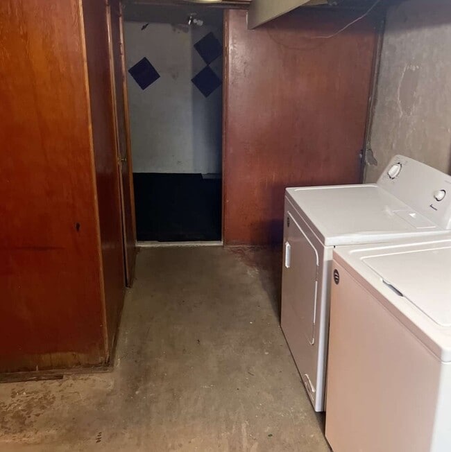 Building Photo - 2114 S Washington St