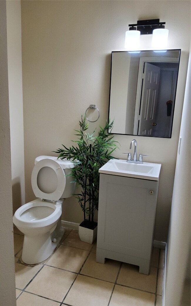 Building Photo - 2906 Humble Dr