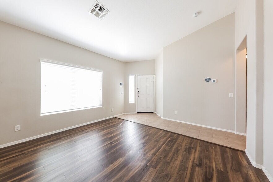 Building Photo - 13426 W Crocus Dr