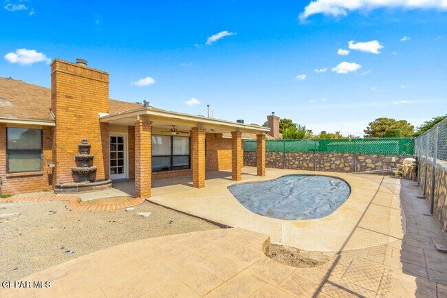 Building Photo - 1912 Gus Moran St