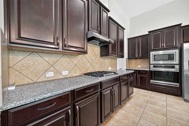 Building Photo - 15802 Pine Cone Ln