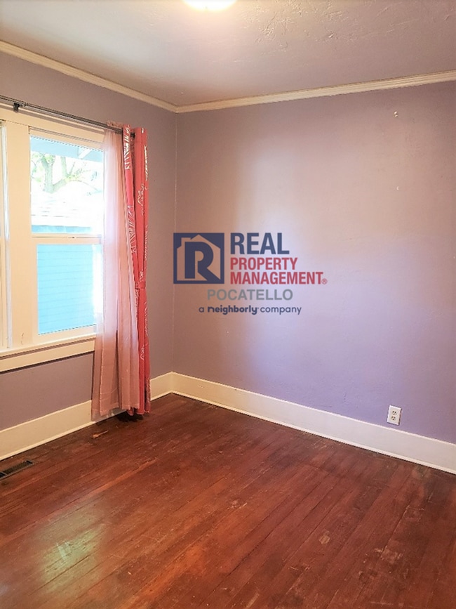 Building Photo - 605 S 11th Ave