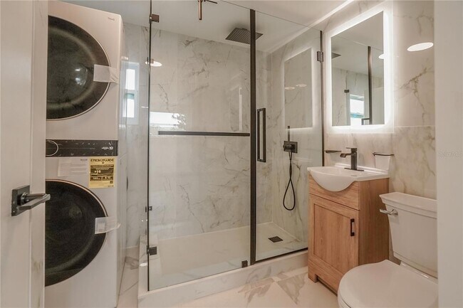 Building Photo - 985 Liberty St