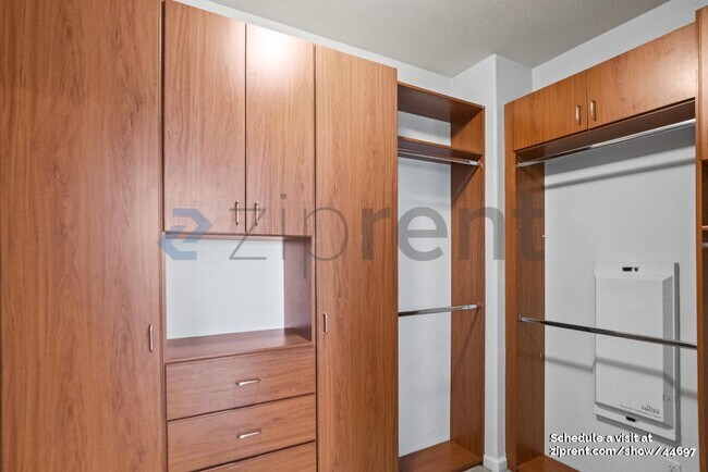 Building Photo - 5536 Cooney Pl