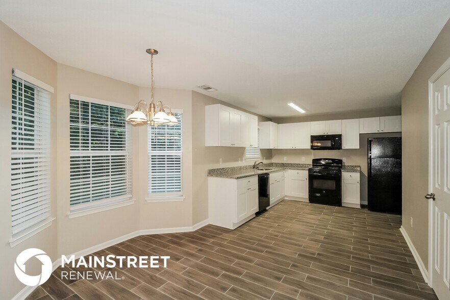 Building Photo - 6251 Village Trace