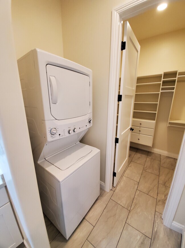 laundry - 14056 Sycamore Ave