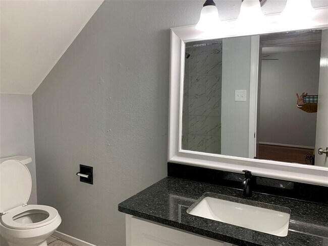 Building Photo - 1704 Jenkins Rd