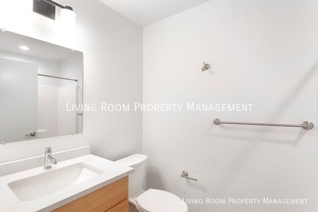 Building Photo - Brand New Modern 6BR Row House Townhome