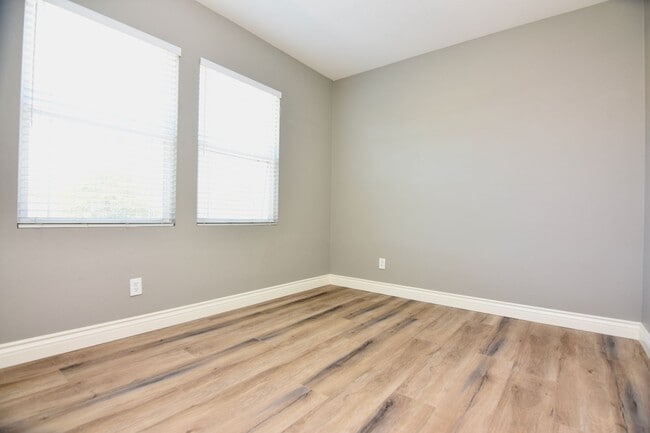 Building Photo - AVAILABLE NOW: 4 Bd/3Ba in Great Oak Schoo...