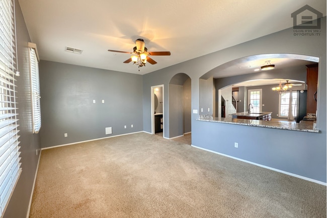 Building Photo - 3Bed/2.5Bath Three-Story Townhouse in Vistancia! Ready for Immediate Move-In! – 2 CAR GARAGE!