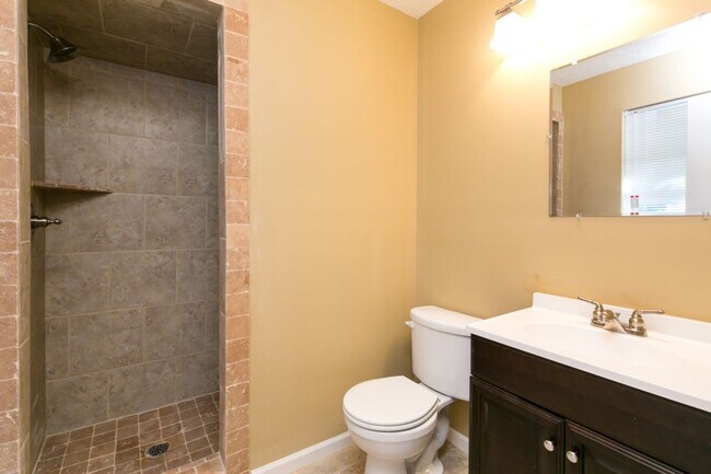 Building Photo - Massive Renovated 5BR/3BA Home with Baseme...