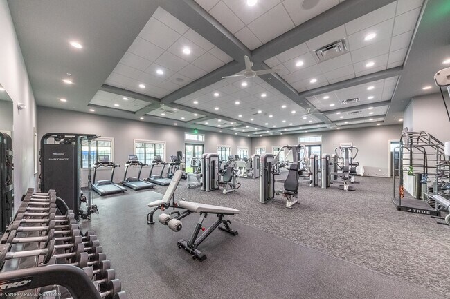 Building Photo - GOLF MEMBERSHIP - FANTASTIC VEWS- 3RD FLOO...