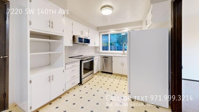 Building Photo - 7220 SW 140th Ave