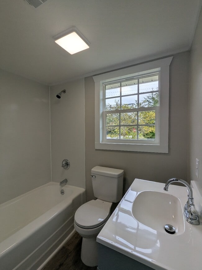 Building Photo - 202 Underwood Dr