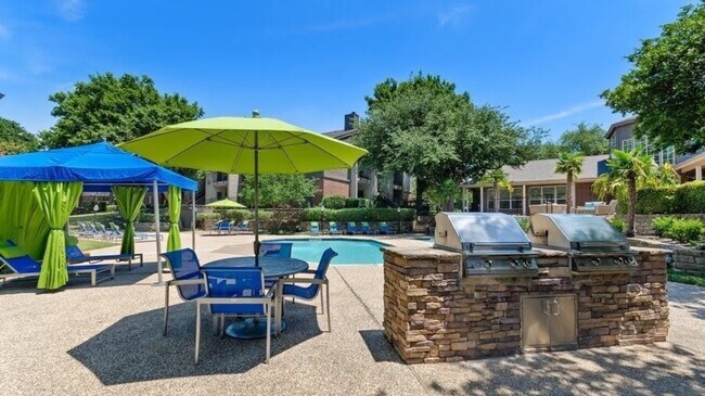 Building Photo - 2301 Pebble Vale Dr