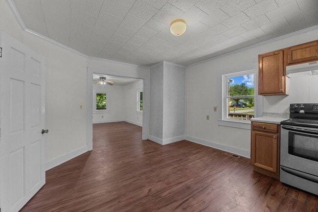 Building Photo - 209 Ellington St