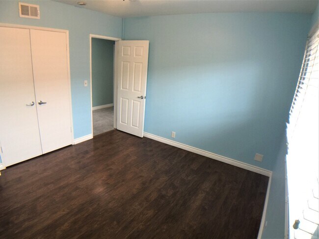 Building Photo - Fall in love with this home...4 Bed/ 2 Bath House Rental in El Segundo