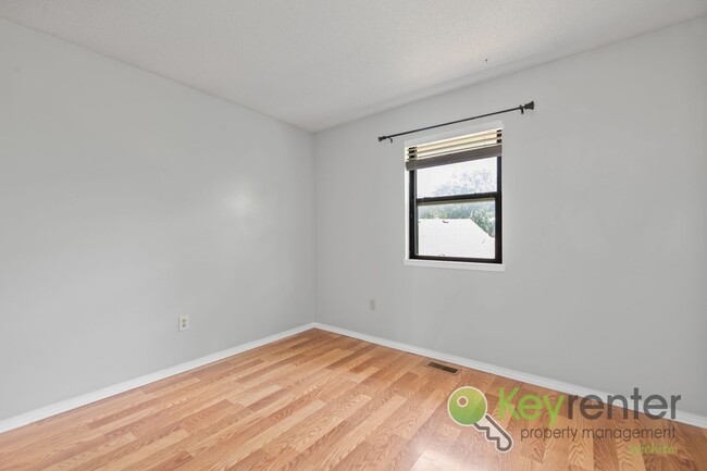 Building Photo - 3 Bedroom | 3 Bathroom - Ready to Entertai...