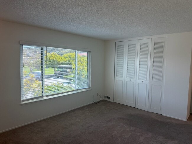 Building Photo - 448 Richmond Dr