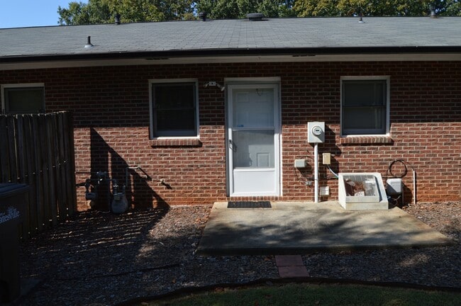 Building Photo - 311 Vance St