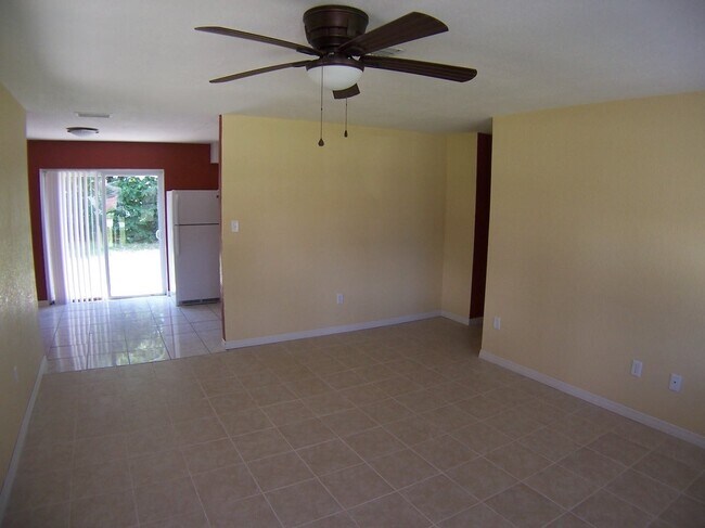 Building Photo - Three-Bedroom Home Near the Chain of Lakes