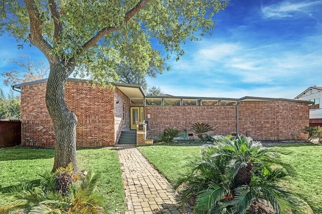 Building Photo - 12903 Figaro Dr