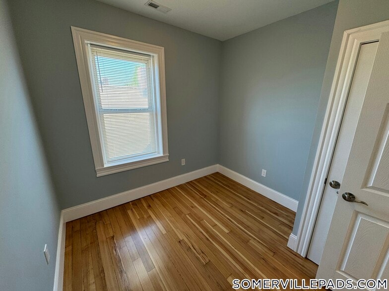 Building Photo - 29 Cameron Ave