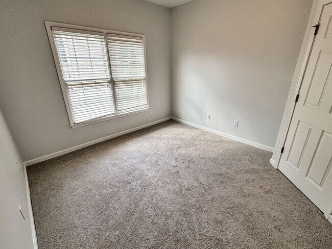 Building Photo - Gorgeous Home in Mableton