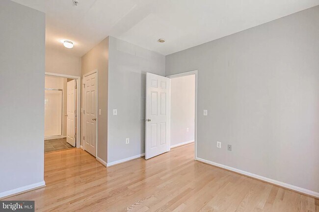 Building Photo - 2911 Deer Hollow Way