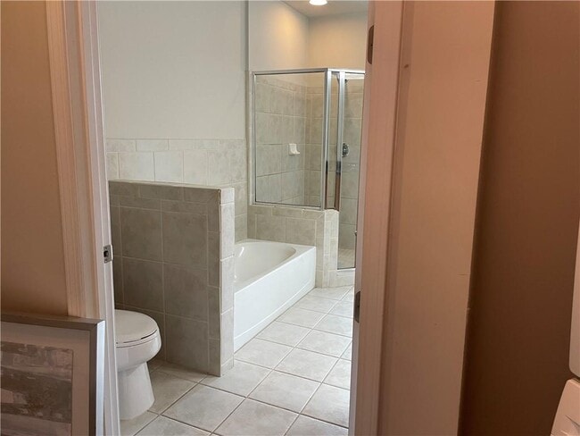 Building Photo - 711 Cosmopolitan Dr NE